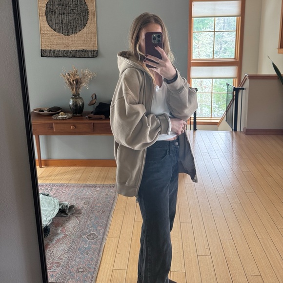 Brandy Melville - Oversized Christy Hoodie - Picture 2 of 4